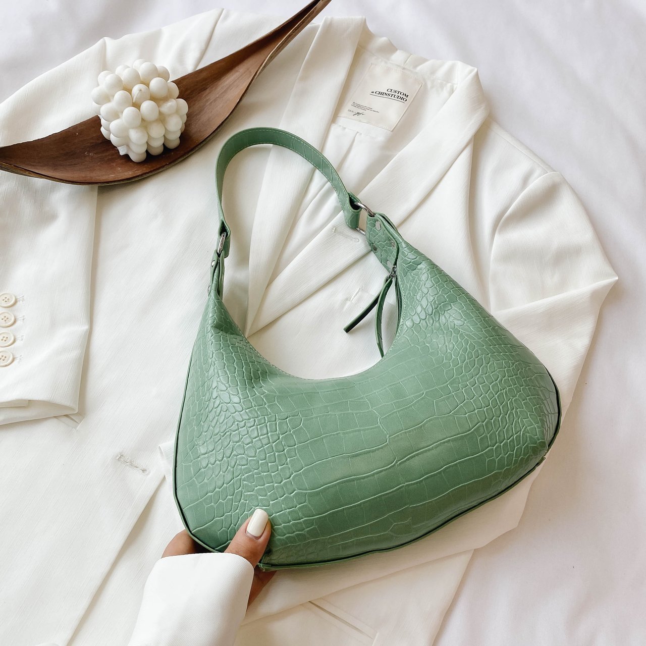 Style Fashionable Texture One-Shoulder Messenger Bag