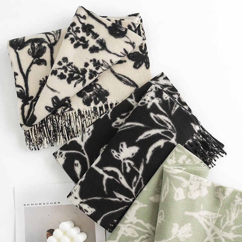Cream polyester scarf with camellia for winter use